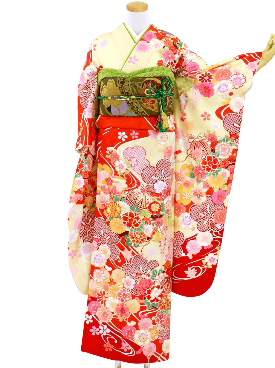 クリームイエローに花と鈴の振袖／小さめサイズ