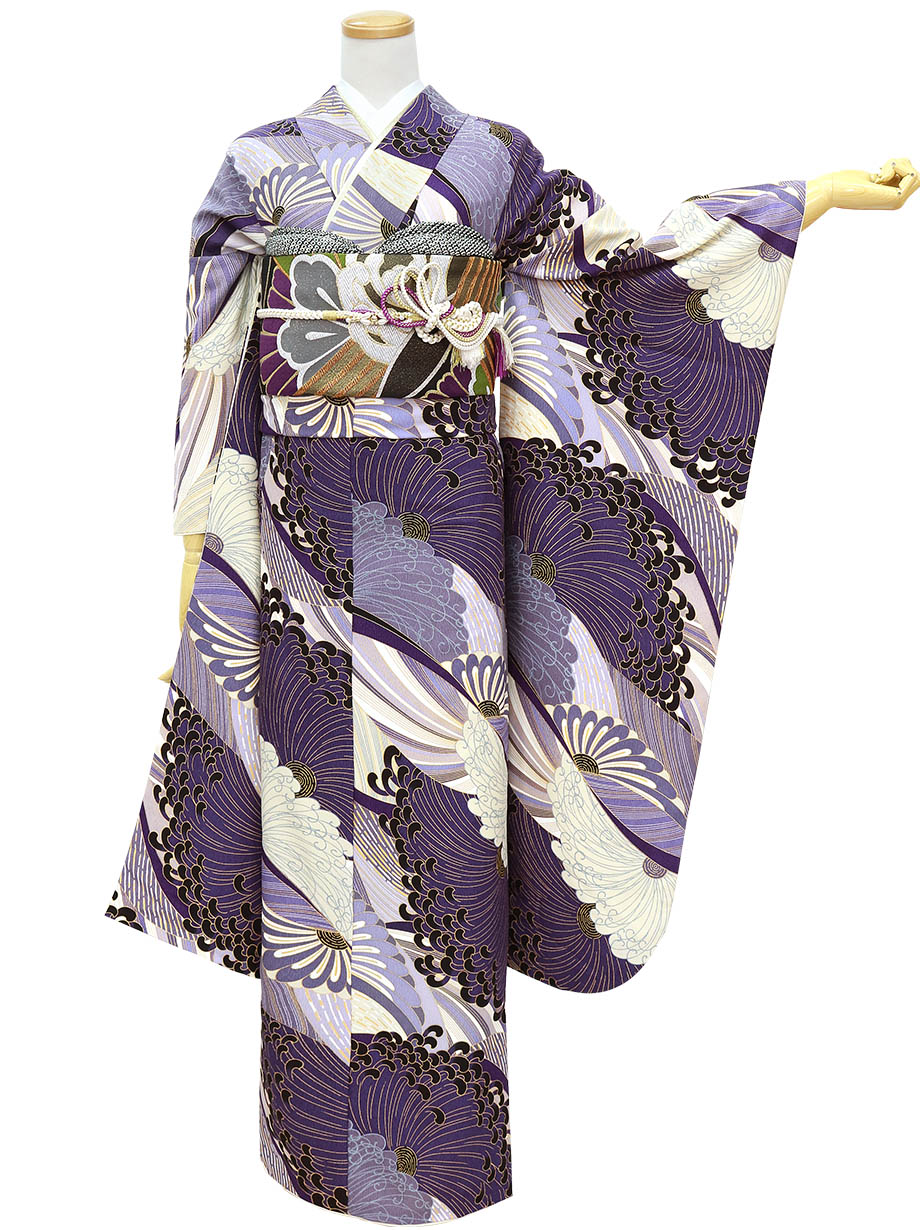 白と紫の菊模様の振袖（ポリエステル）／標準サイズ