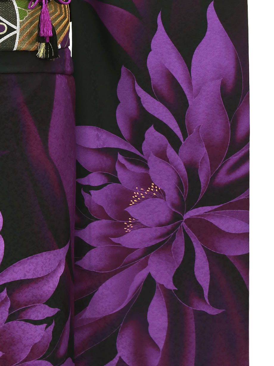 黒地に紫ぼかしの洋花の振袖／トールサイズ