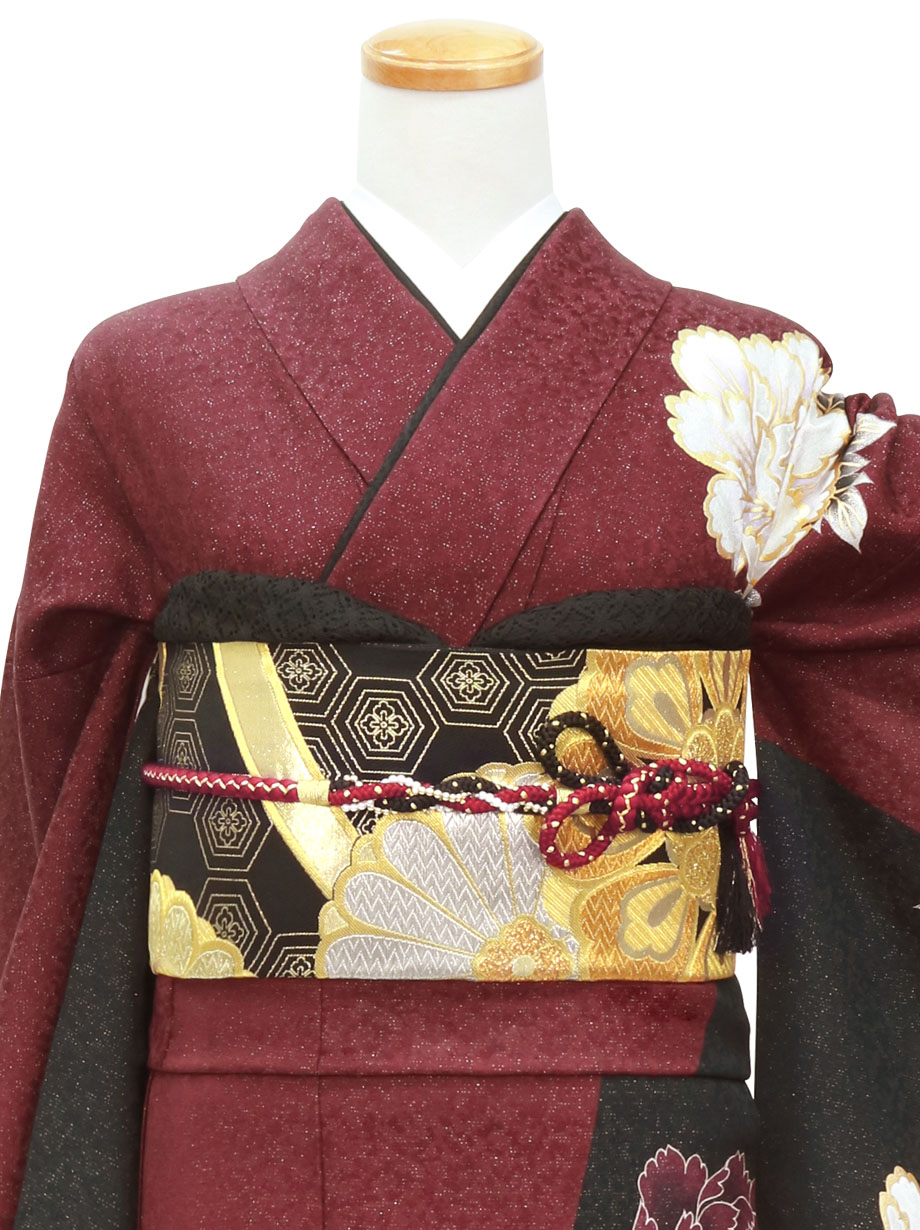 深紅と黒地に金糸の牡丹の振袖／標準サイズ