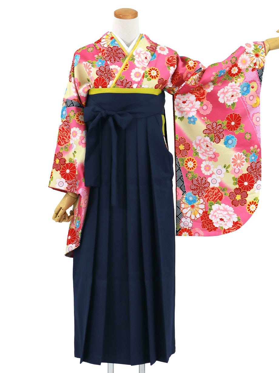 ピンク地に牡丹と桜・紺袴（無地）（二尺袖）
