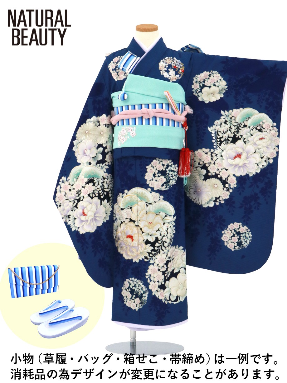 【夏におすすめ】 《NATURAL BEAUTY》紺地に花の丸文の着物／七五三・七歳女の子