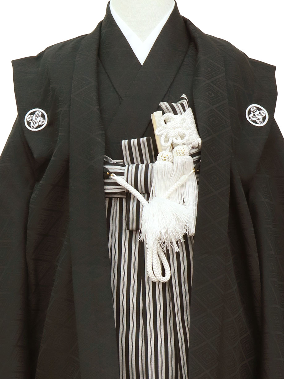 刺繍紋付、黒縞の袴／七五三・五歳男の子・袴