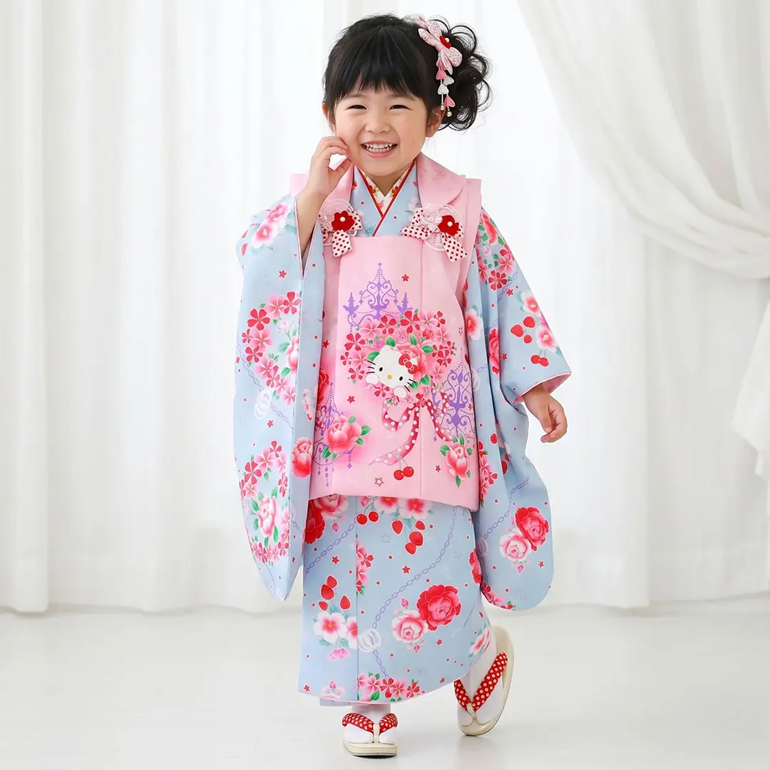 《HELLO KITTY》 水色地に花と果物のKITTYの被布コートセット