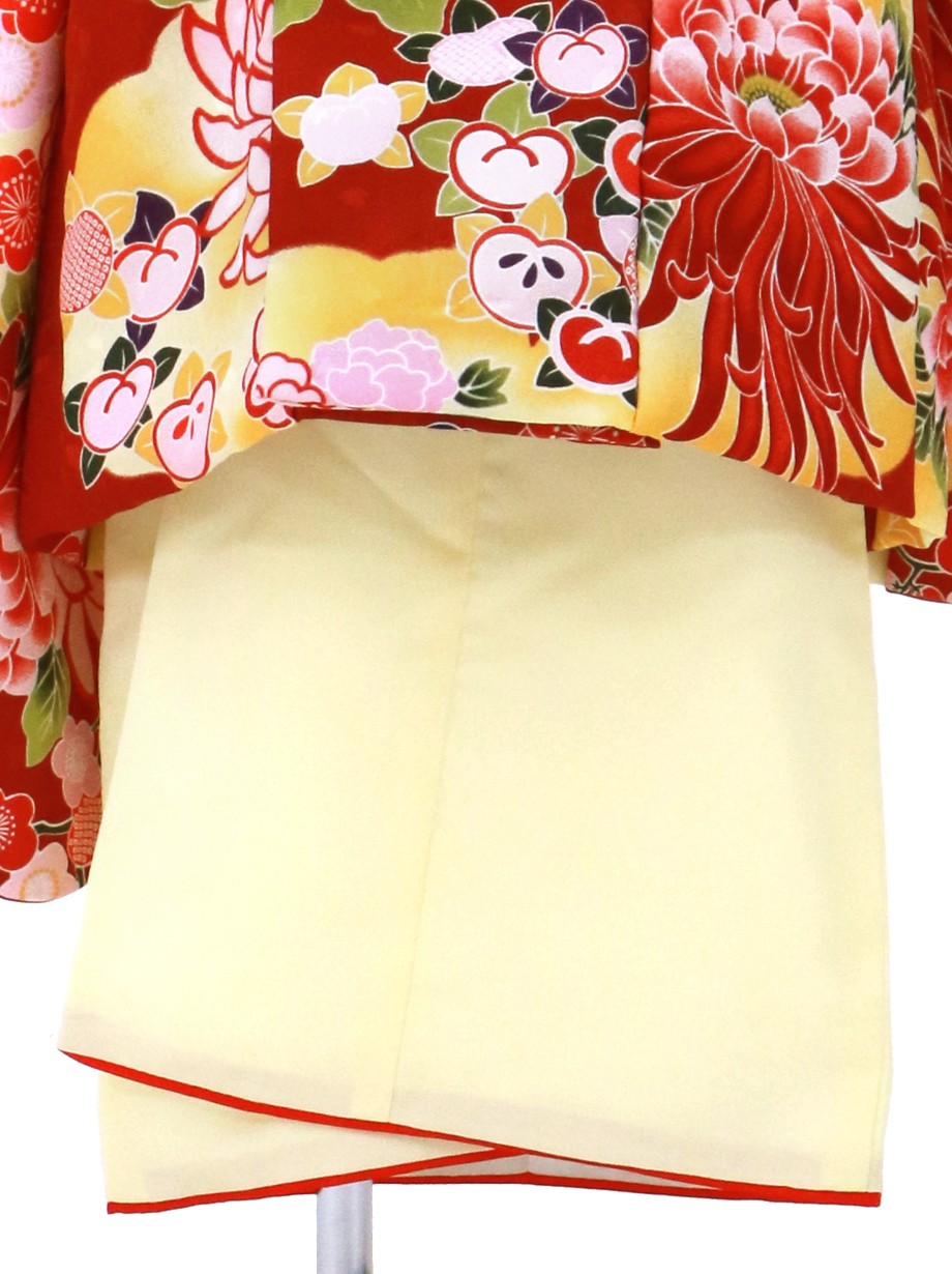 クリームイエローの着物と臙脂に菊の被布コートセット／七五三・三歳女の子