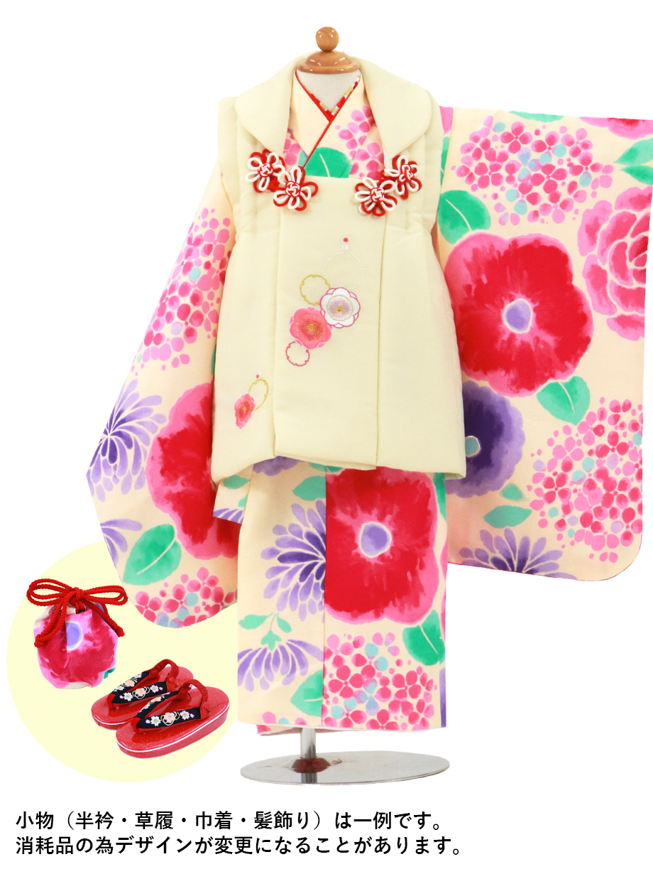 クリーム地に紫陽花と洋花の着物、アイボリーの被布コートセット／七五三・三歳女の子