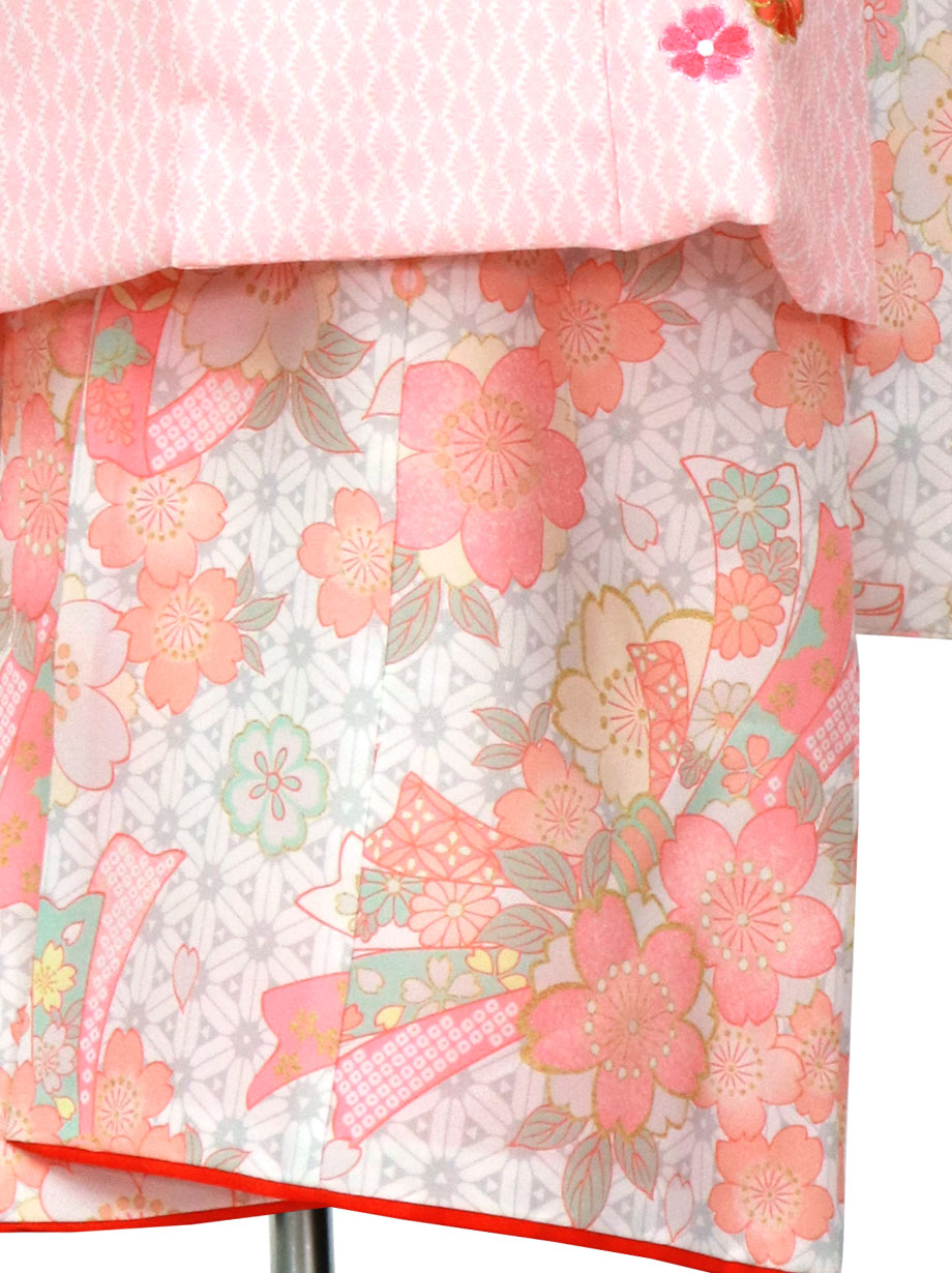 白地にピンクの桜と束ね熨斗の着物、ピンクの被布コートセット／七五三・三歳女の子