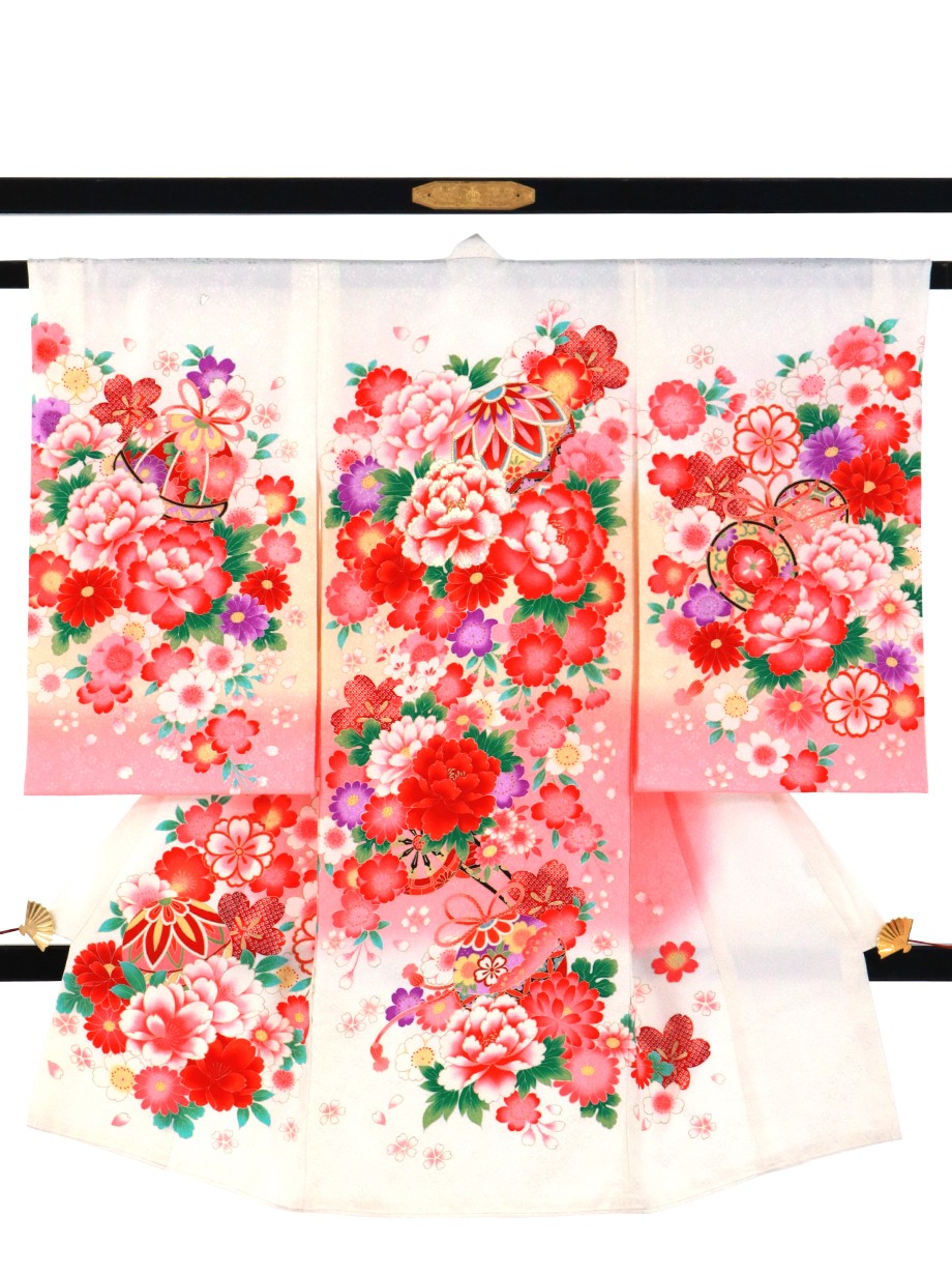 白地に牡丹と鞠の祝い着（産着）／女児
