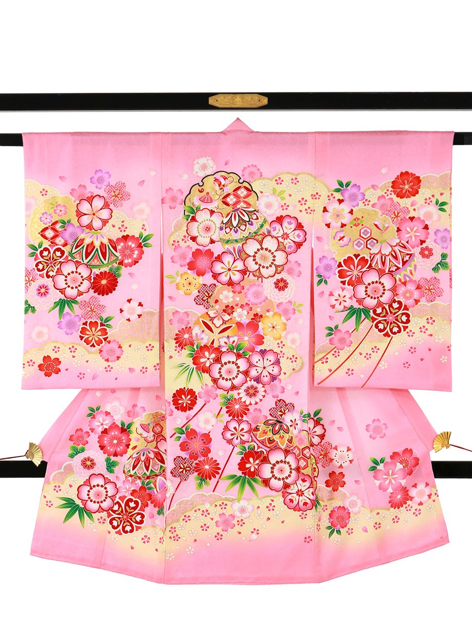 ピンク地に鞠と桜、雲取り の祝い着（産着）／女児