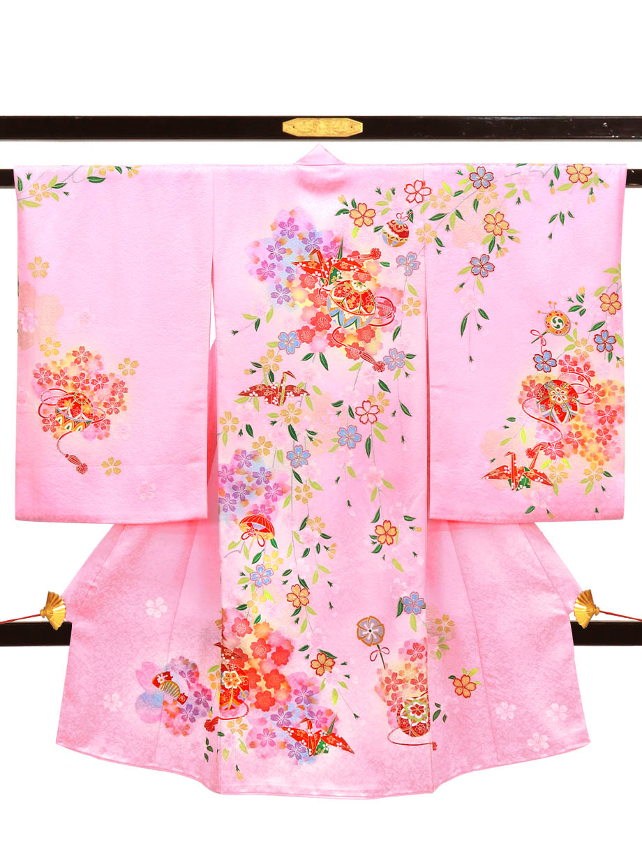 ピンク地にしだれ桜と鞠、折り鶴の祝い着（産着）／女児