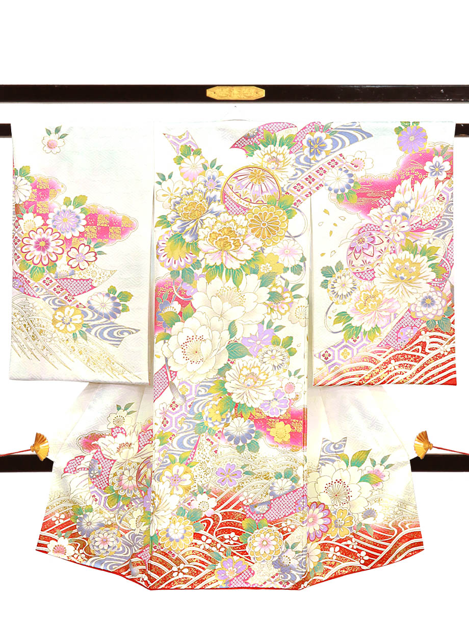 赤と白地に鞠と牡丹、金の刺繍尽くしの祝い着（産着）／女児
