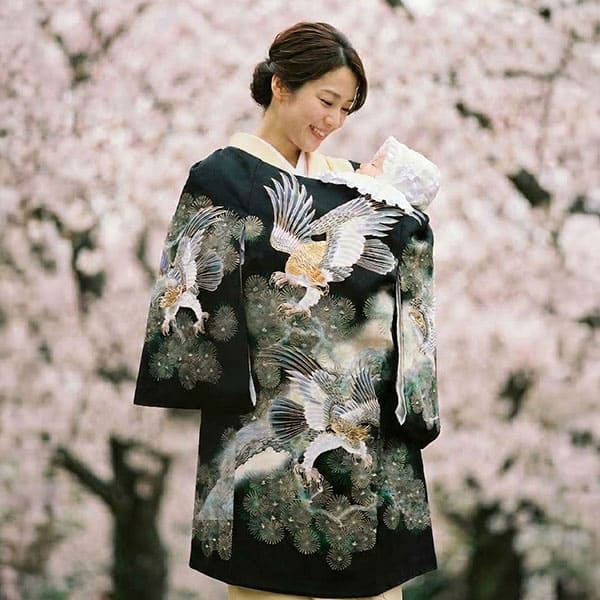 お宮参り産着／黒地に四羽の鷹と松の祝い着／男児