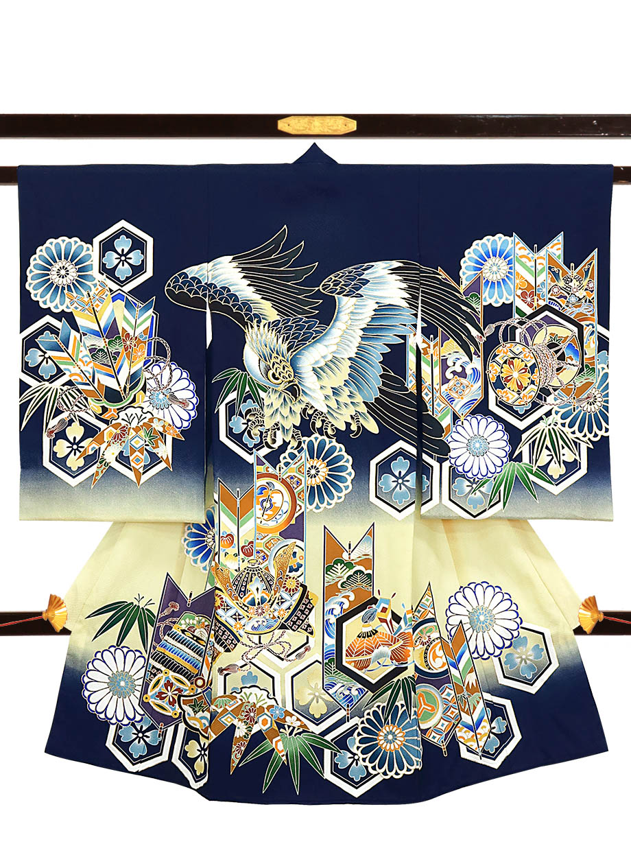 【2022新作】紺地に鷹と矢羽根、亀甲紋の祝い着（産着）／男児
