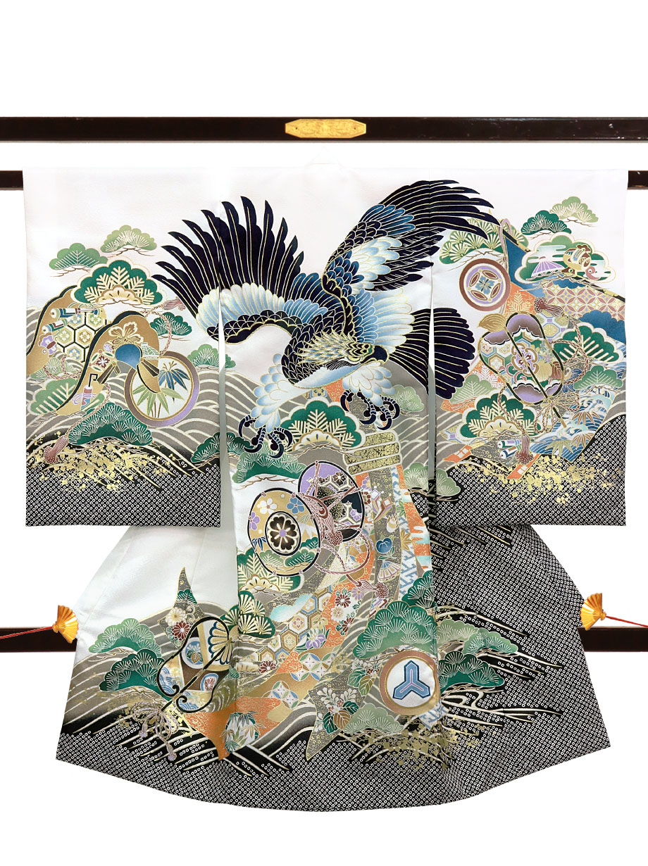 白地に鷹と宝尽くしの祝い着（産着）／男児（ポリエステル）