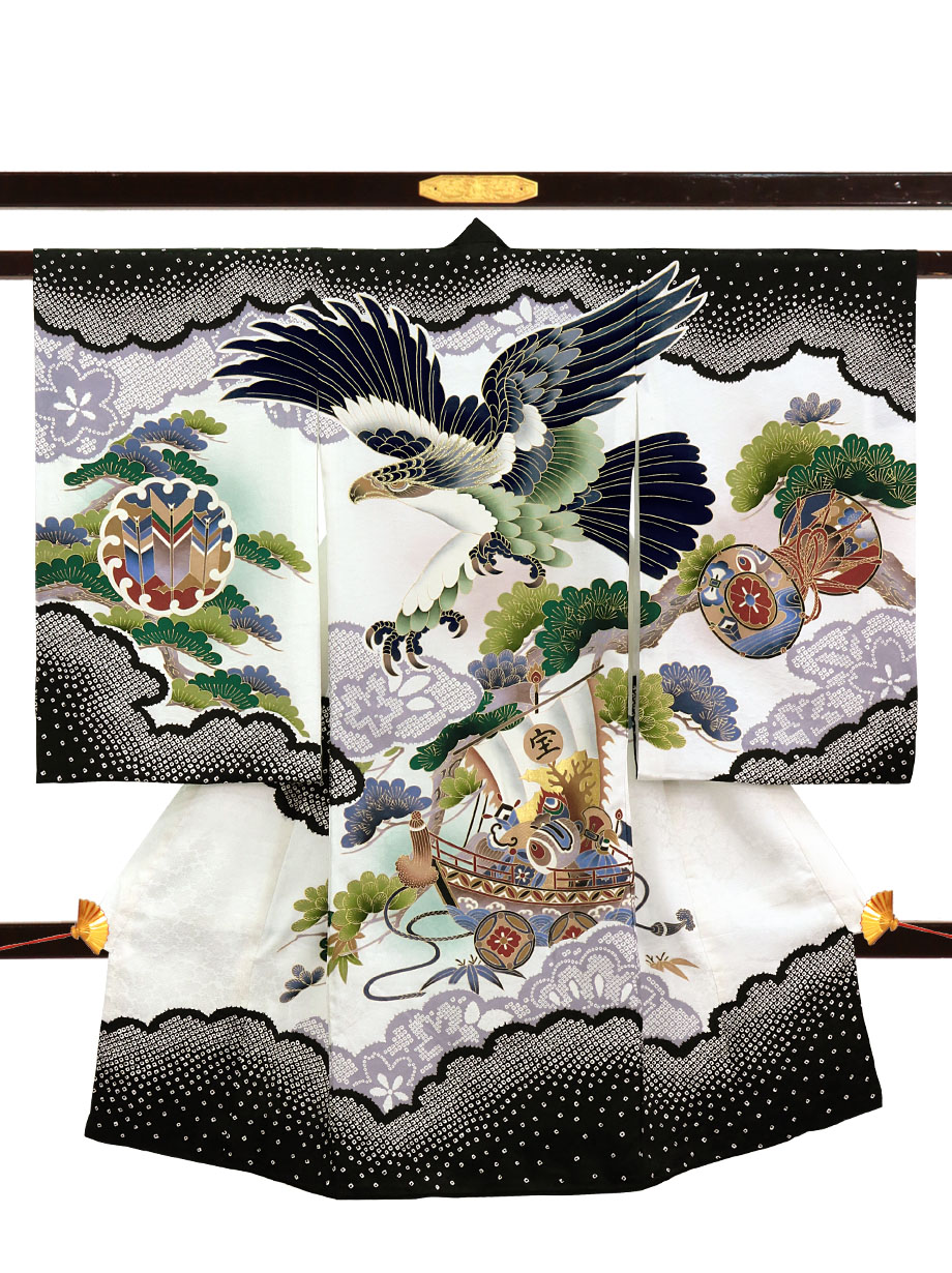 白と黒地に鷹と宝船と疋田（ひった）柄の祝い着（産着）／男児