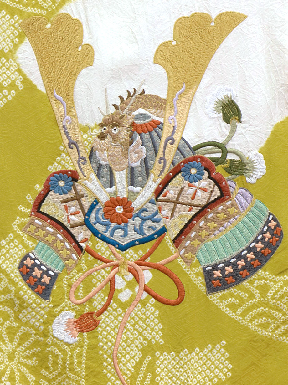 鶸色（ひわいろ）地に兜と打ち出の小槌、絞りの祝い着（産着）／男児