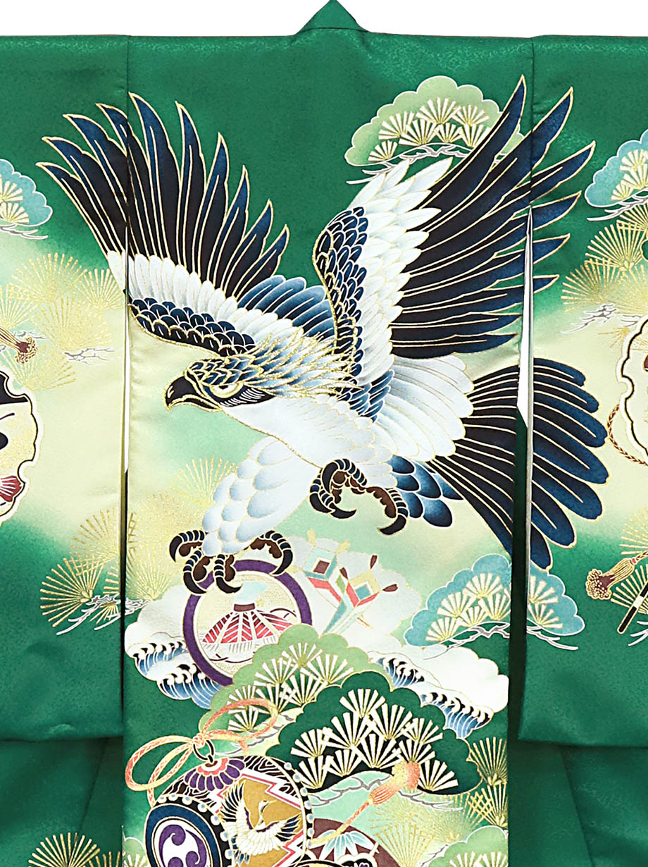 緑地に鷹と青松、宝尽くしの祝い着（産着）／男児（ポリエステル）
