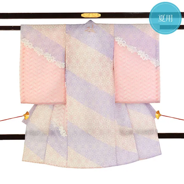 お宮参り産着／ピンクとラベンダーの斜め取りに華紋の絽の祝い着／女児（かしきものオリジナル）（ポリエステル）