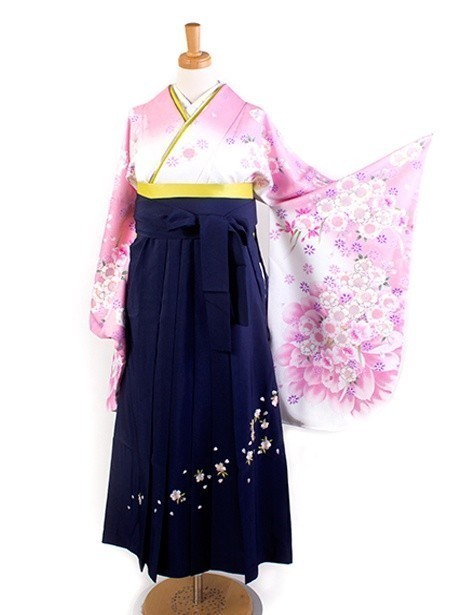 白色地に桜・紺袴（二尺袖）