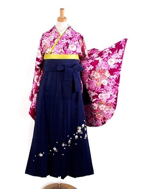 赤紫地に桜と蝶・紺袴（二尺袖）／卒業式
