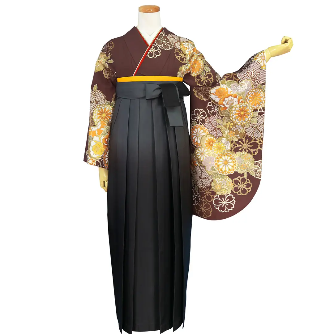 茶色地に桜と菊尽くし・黒袴（ぼかし） （二尺袖）／卒業式
