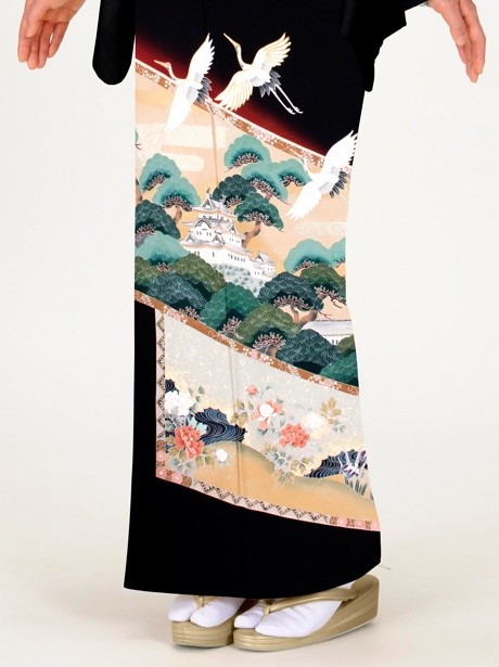 屏風絵に松と鶴の黒留袖