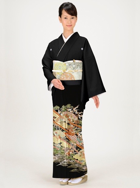 檜扇紋(ひおうぎもん)の黒留袖／小さめサイズ
