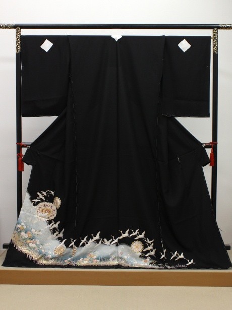 鶴に宝相華の黒留袖／ワイドサイズ