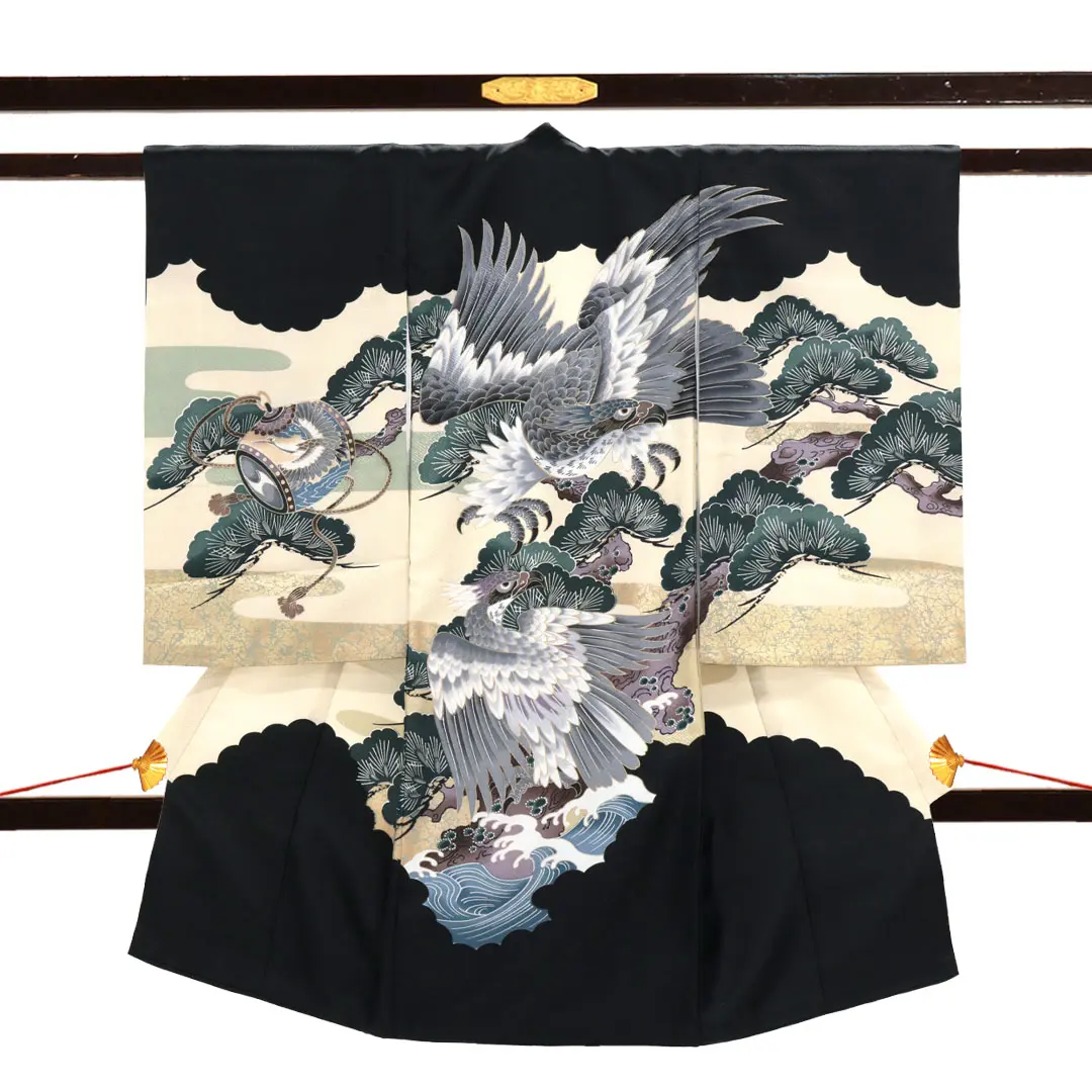 お宮参り産着／<粋>黒地に二羽の鷹、松の祝い着／男児（ポリエステル）