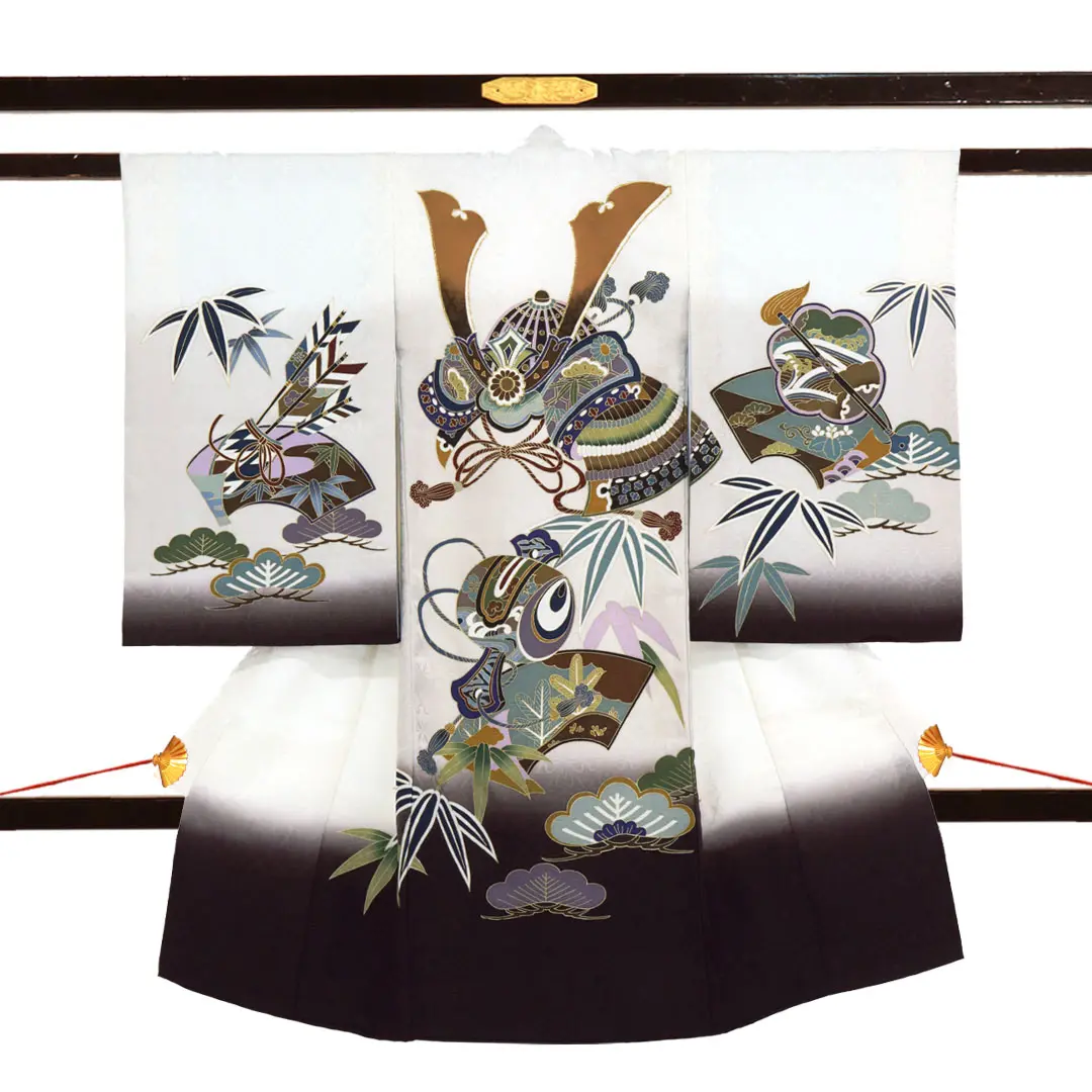 お宮参り産着／<粋>白地に兜や打ち出の小槌の祝い着／男児