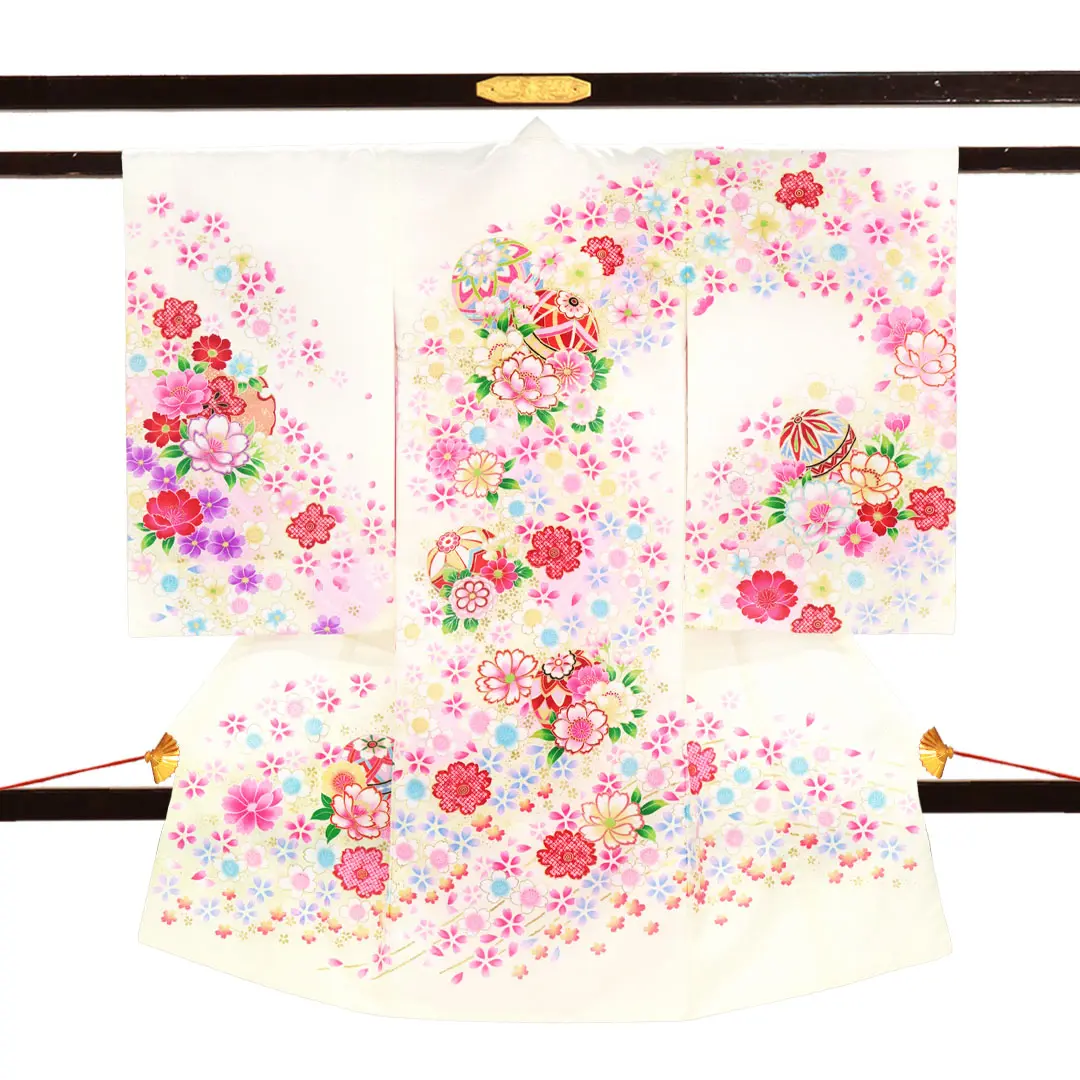 お宮参り産着／<鈴> クリーム地に鞠と牡丹の祝い着／女児（ポリエステル）