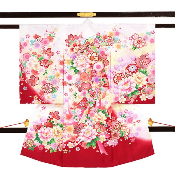 <翔月> 白地に鞠と四季花、熨斗の祝い着