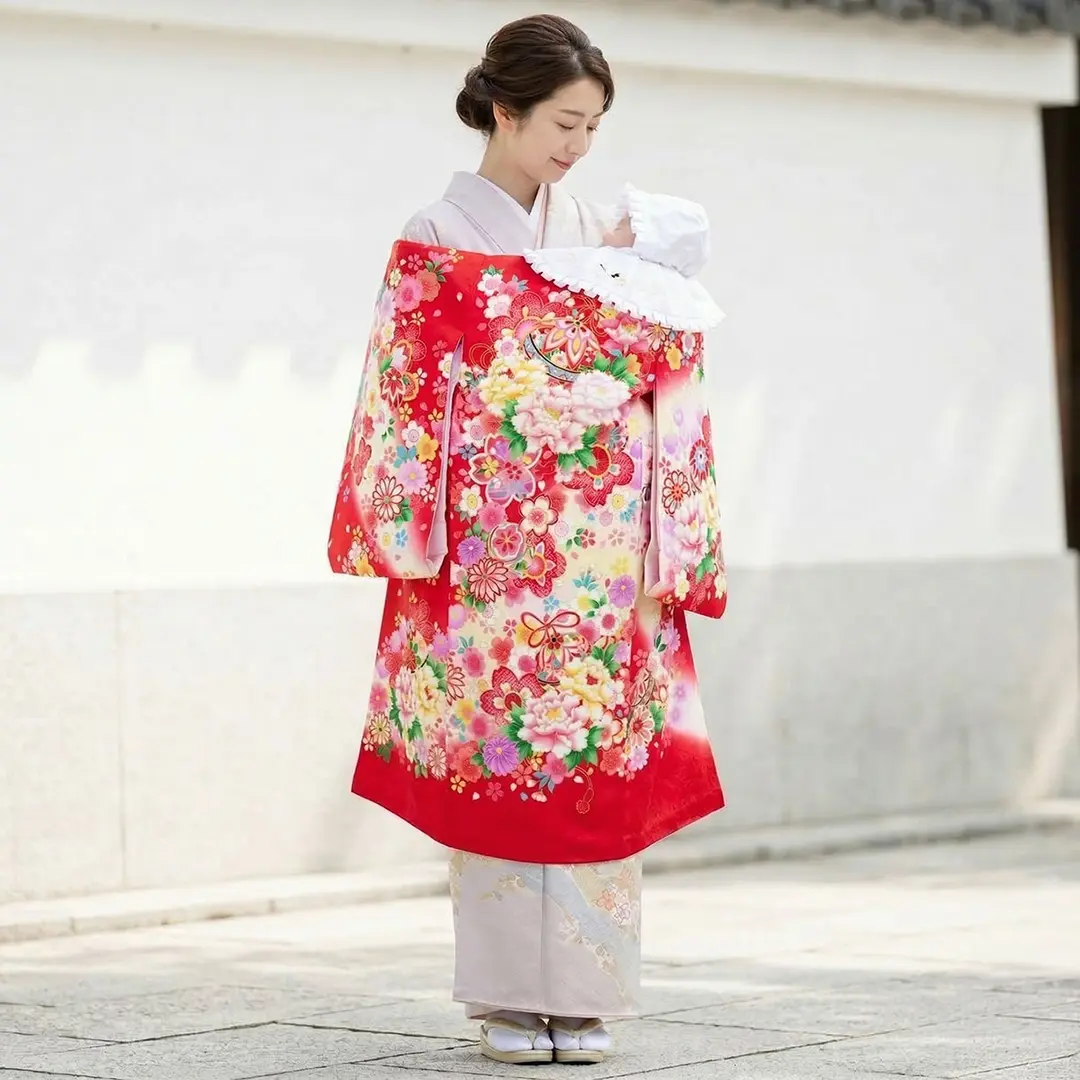 お宮参り産着／<翔月> 赤地に四季花と鈴の祝い着／女児
